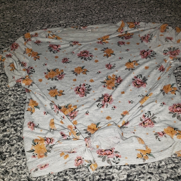 Flowered blouse - Picture 3 of 4